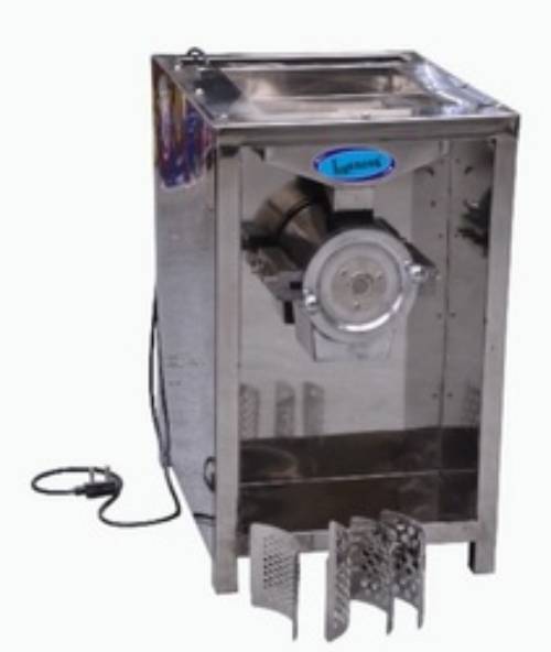 Dry fruit cutting machine